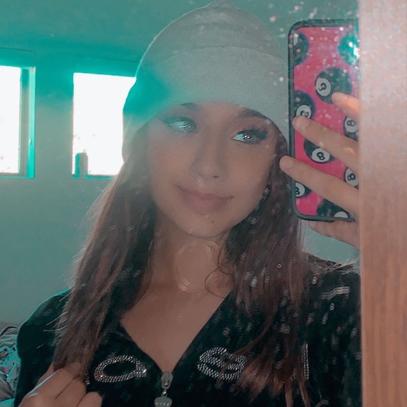 Meet your posher! - Picture 2 of 3